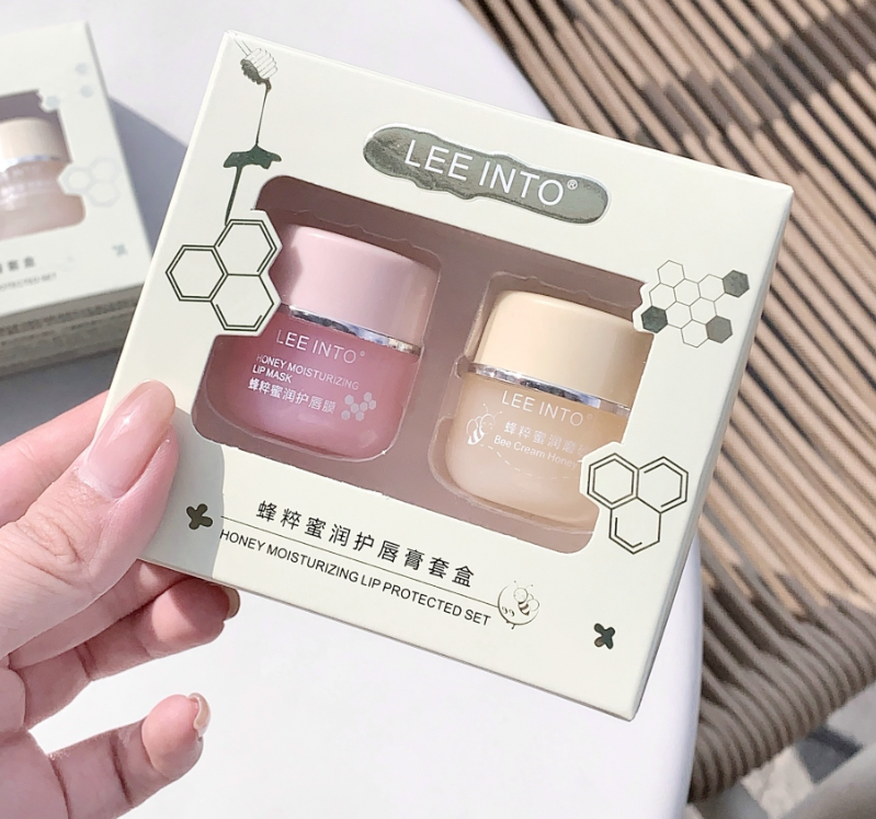 Set tẩy tế bào chết + dưỡng môi Lee Into